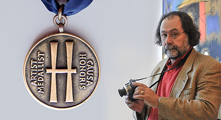 Medalha comemorativa dos 20 anos do movimento de arte contemporanea