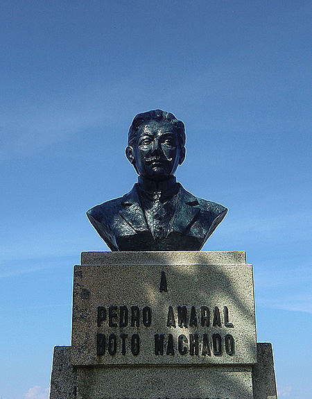 Busto de Pedro Botto Machado da autoria da escultora Maria João Saraiva