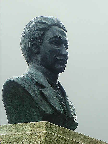 Busto de Pedro Botto Machado da autoria da escultora Maria João Saraiva